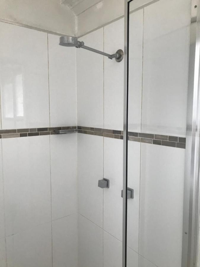 Ocean Breeze Units Lägenhet Bowen Exteriör bild