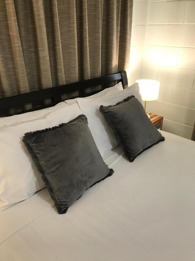Ocean Breeze Units Lägenhet Bowen Exteriör bild